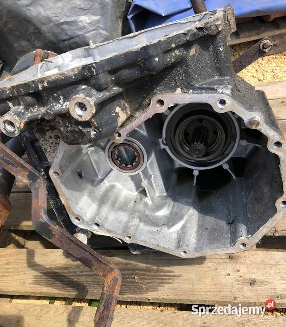 Pół oś obudowa mostu Iseki TXG 23 Kłobuck