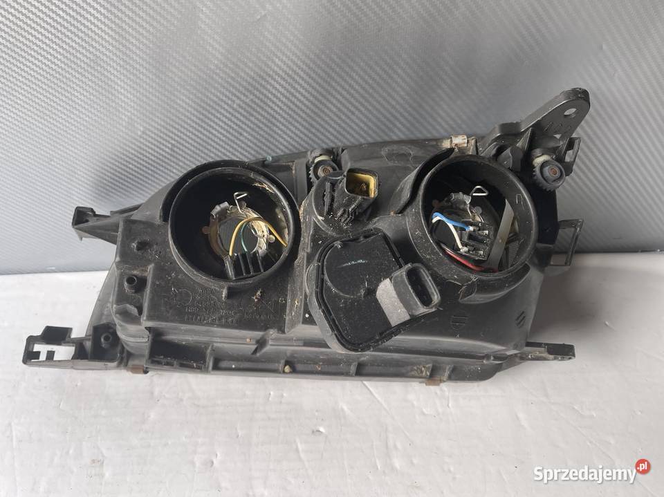 TOYOTA AVENSIS PRAWA LAMPA PRZÓD Oświetlenie Ostroróg