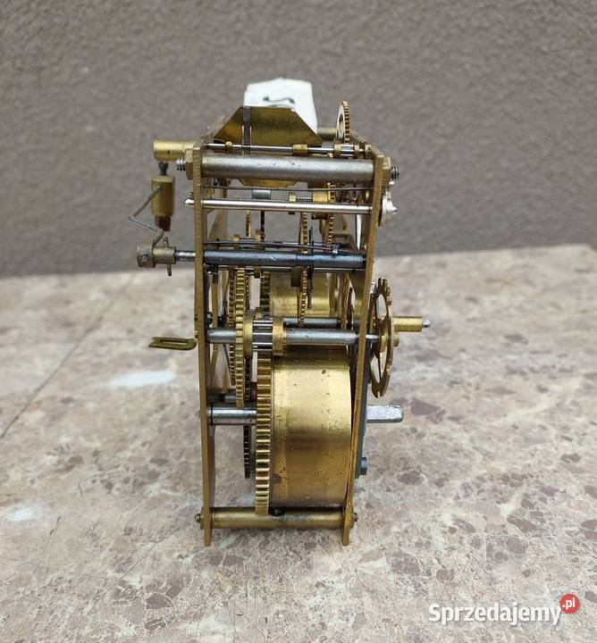 569 Mechanizm starego małego zegara ściennego Tczew
