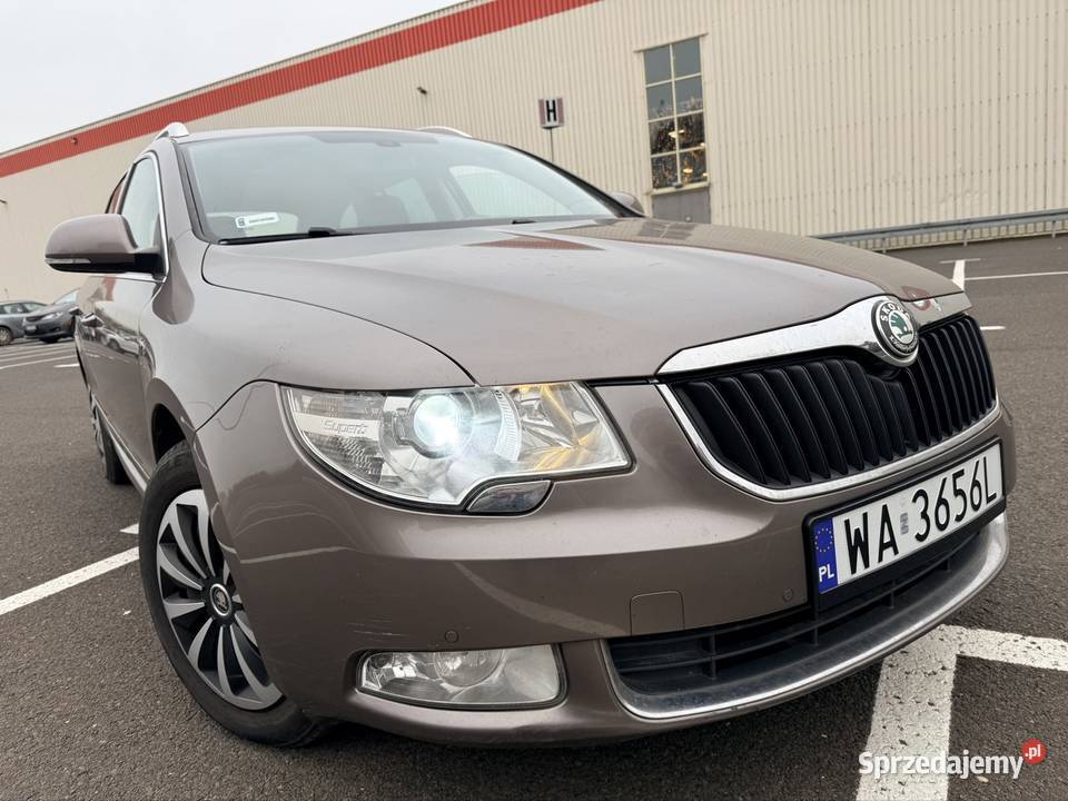 Skoda SuperB 2011 Automat DSG Navi Hak Skóry lakier metallic Samochody osobowe Warszawa sprzedam