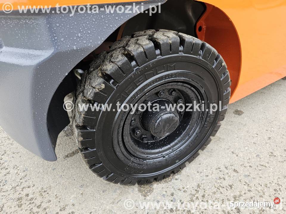 Wózek widłowy TOYOTA 8FGF15 wolny skok 8FG15