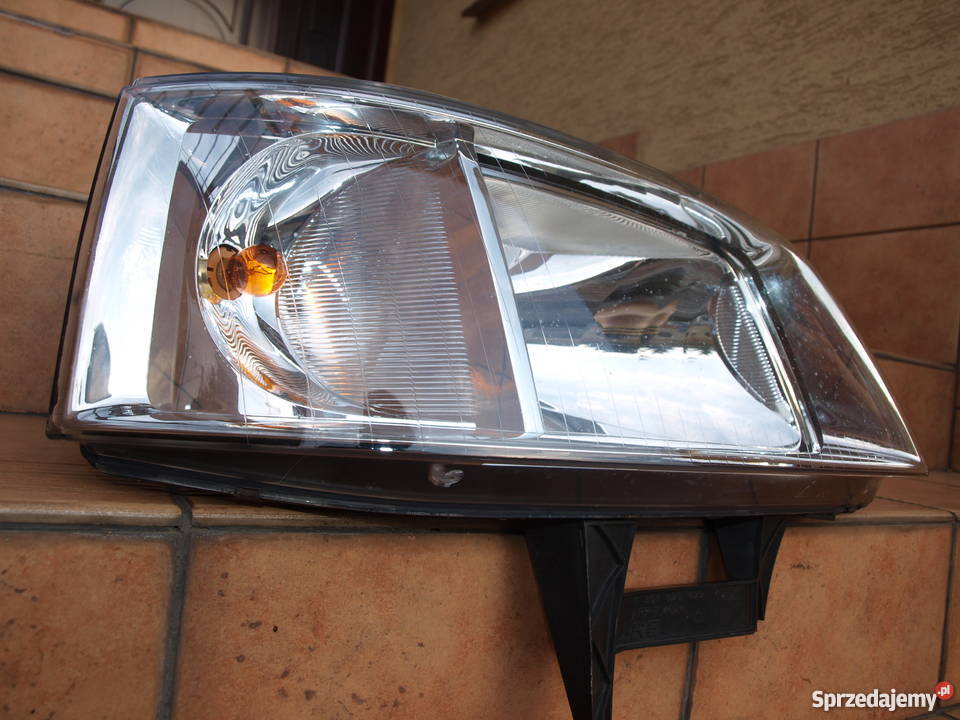 VW Transporter T5 lampa prawa przód 2003 2009r