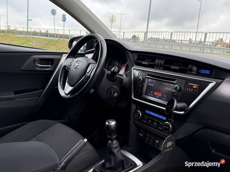 Toyota Auris II 16 Valvematic 132 Polski salon Auris Białystok sprzedam