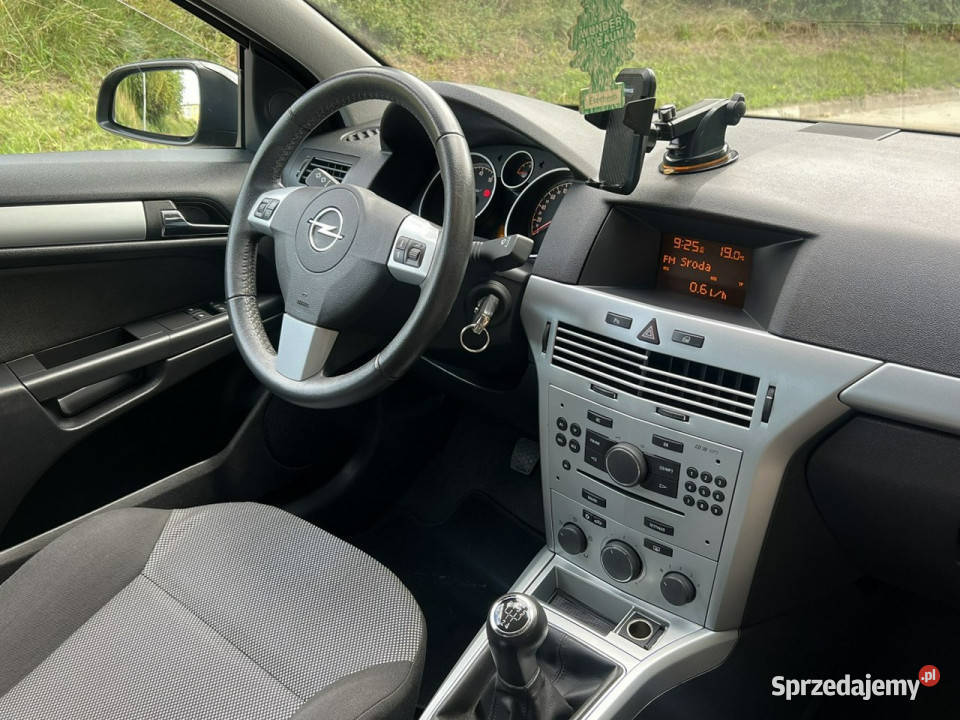Opel Astra Opel Astra GTC Benzyna Mały Przebieg Samochody osobowe wielkopolskie Gostyń