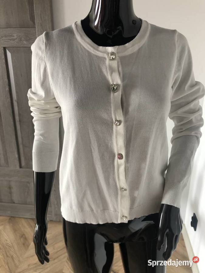 Sweter biały kardigan zapinany na ozdobne