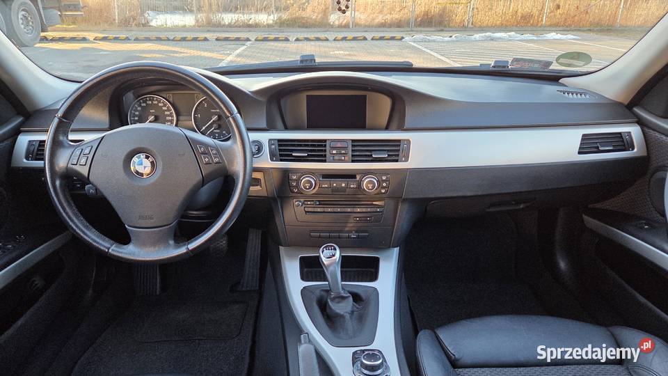 BMW Seria 3 E91 318D 143 199 nowy rozrząd niski Rok produkcji 2009 Wrocław sprzedam