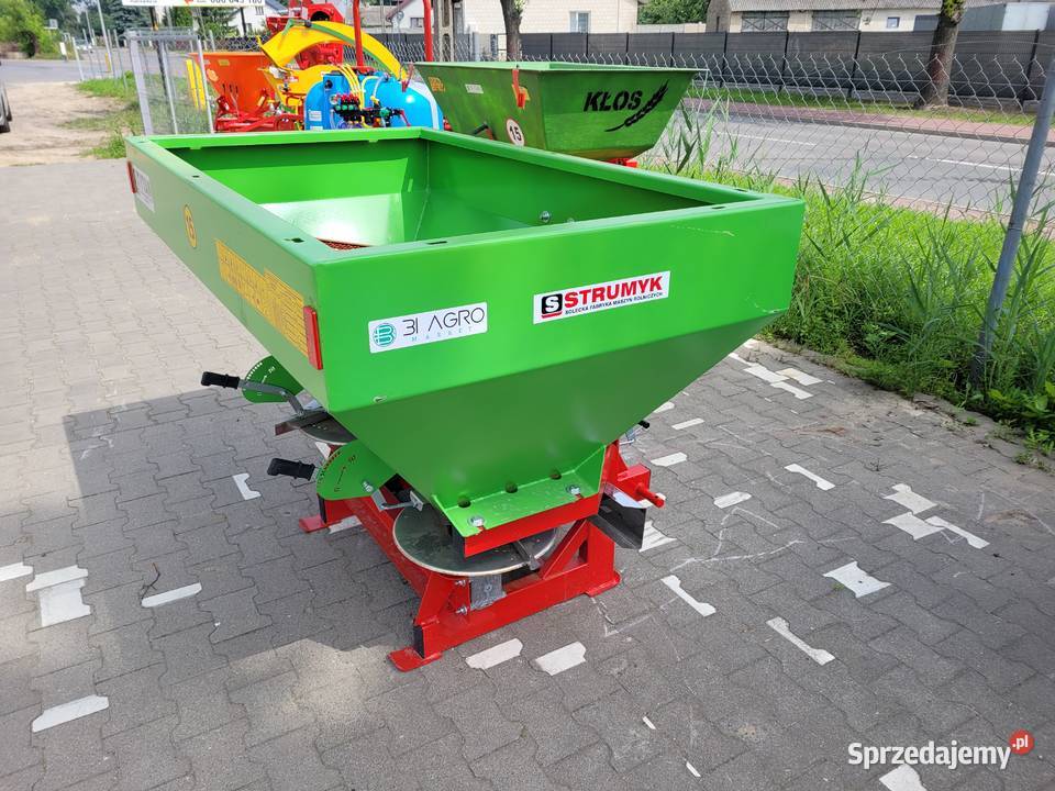 Rozsiewacz nawozów 600L TYTAN firmy STRUMYK Ostrów Lubelski