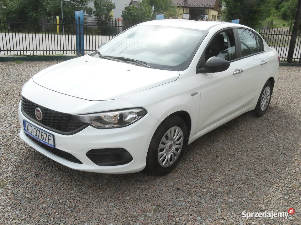 Fiat Tipo wypożyczalnia wynajem samochodu Usługi Przebieczany auto wynajem