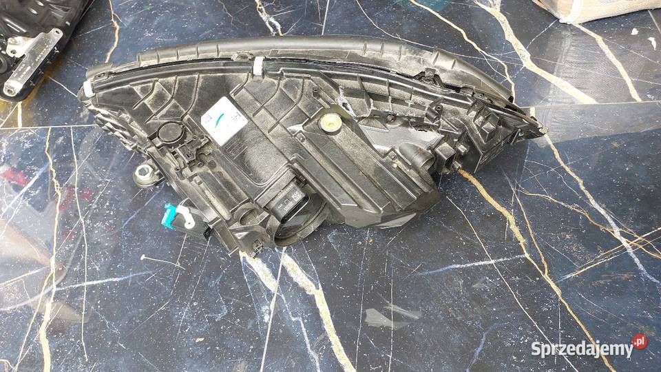 Lampa przód prawa mercedes w206 uszkodzona Ząbki