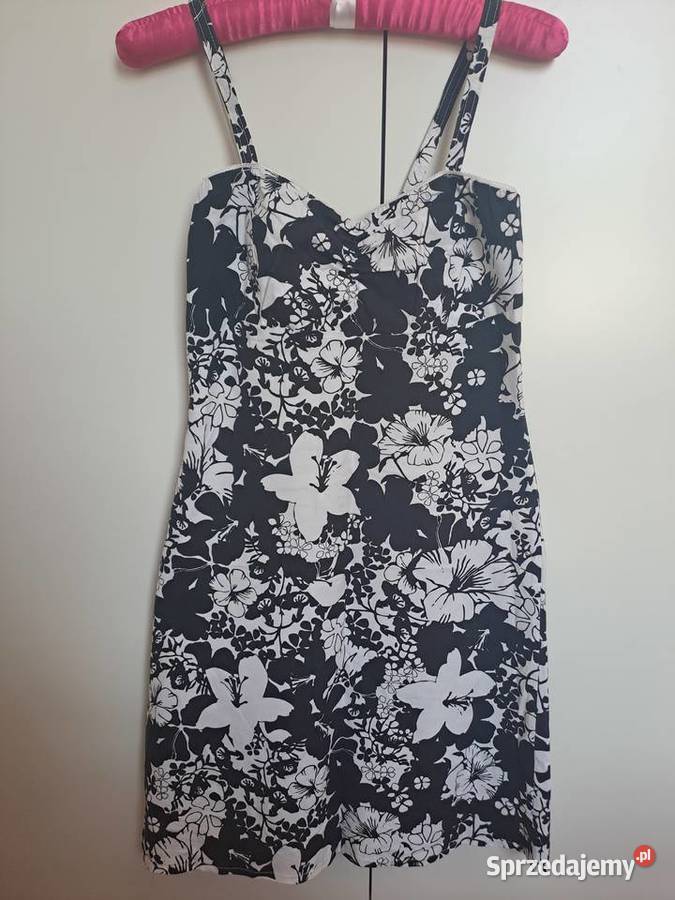 Sukienka biało czarna w kwiaty Warszawa