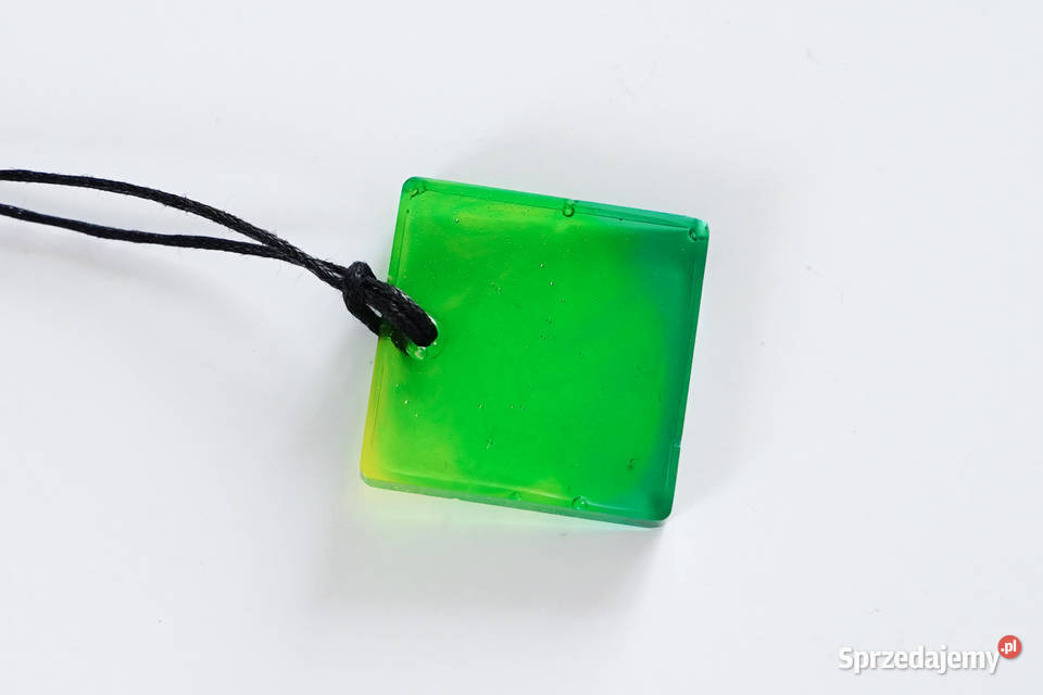 Zielony kwadratowy wisiorek z żywicy epoksydowej Warszawa