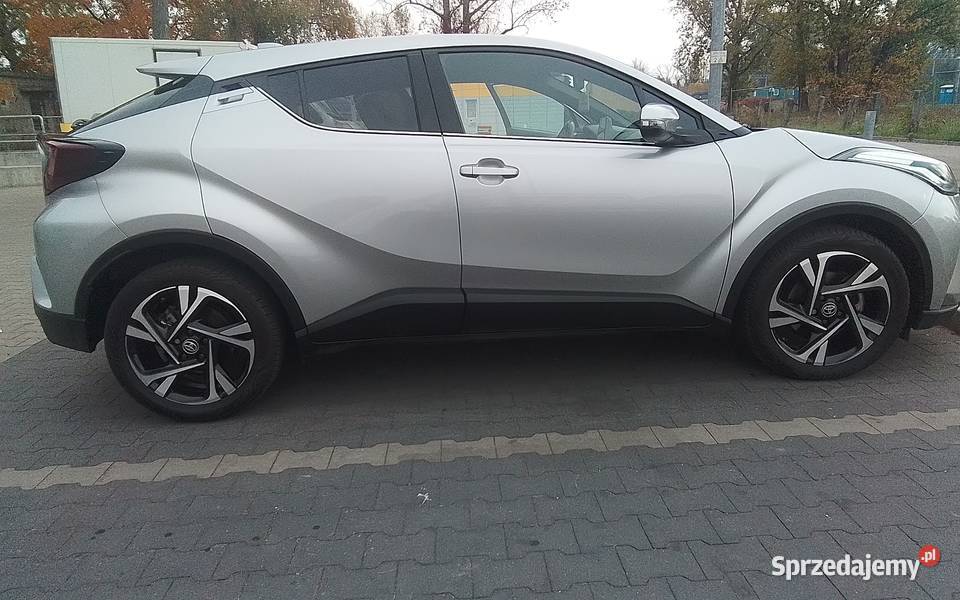 Toyota CHR z 2022 r Stan idealny Niski przebieg srebrny