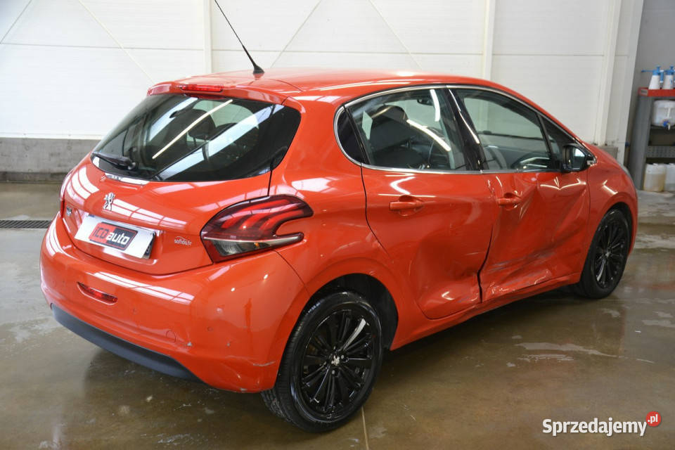 Peugeot 208 12 benzyna 110 ładny kolor 208 Kęty