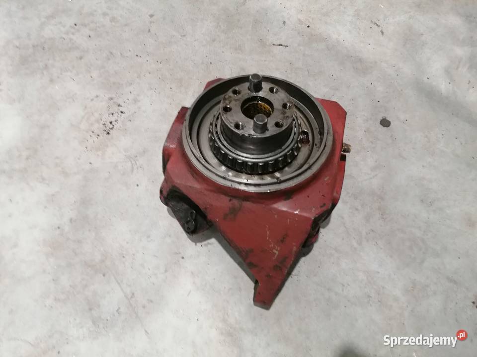 Zwrotnica lewa Massey Ferguson 305030603065 Andrychów