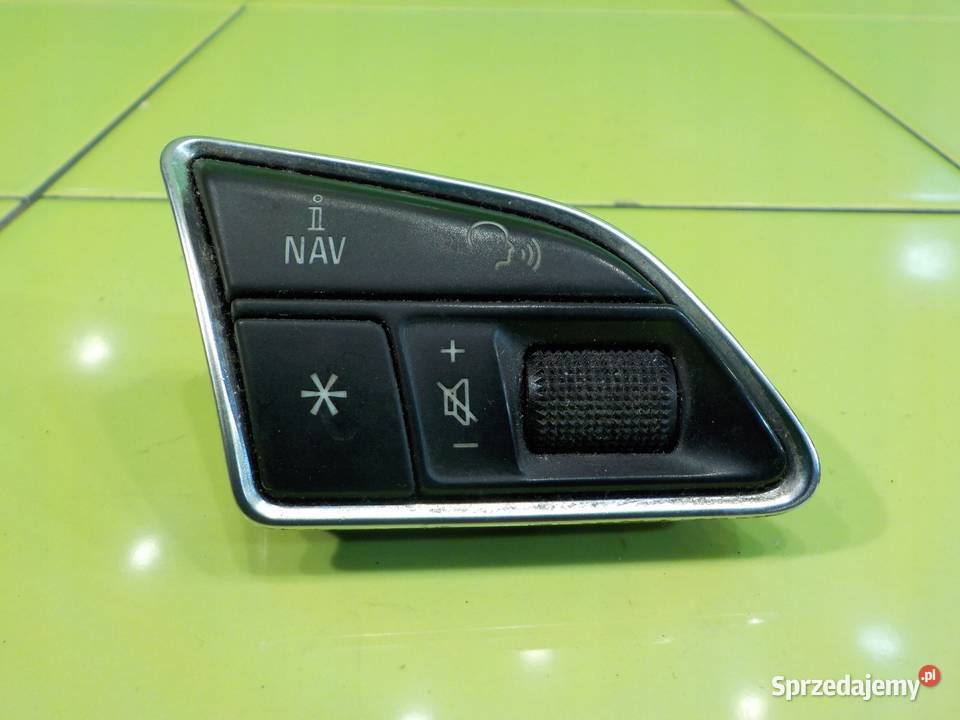 AUDI A1 8X 16 TDI 12r 3D przelaczniki kierownicy Panele sterowania, przełączniki Suków