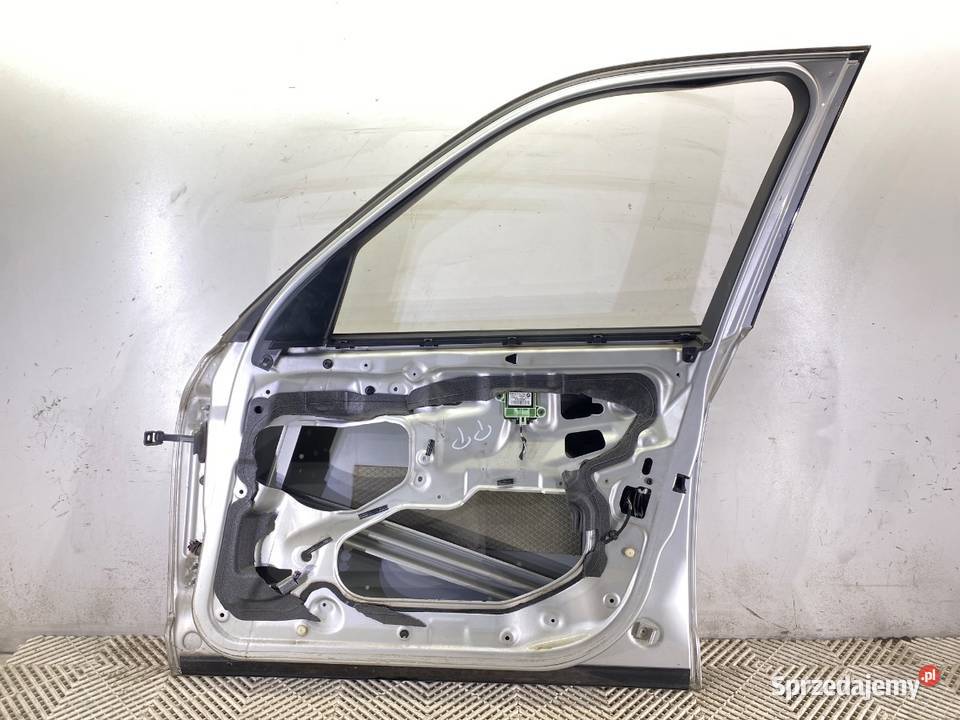 DRZWI PRAWY PRZÓD BMW E83 Van minibus 0311