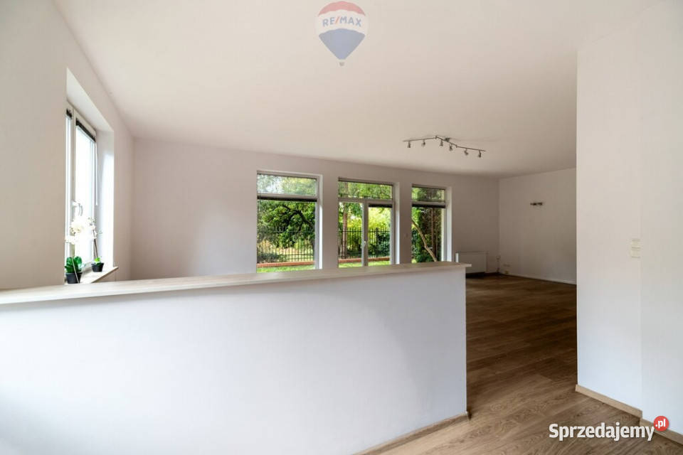 900m Pałacu na cele komercyjne mieszkaniowe Rok budowy 2009 Warszawa