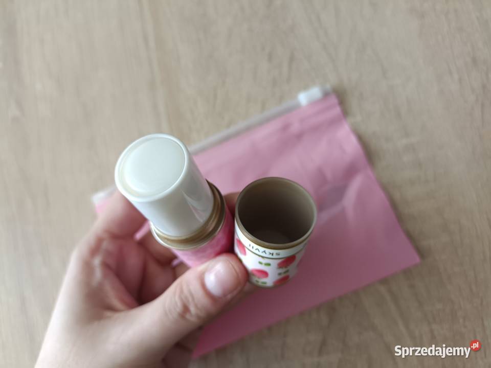 Perfum w sztyfcie o zapachu truskawki Kwidzyn