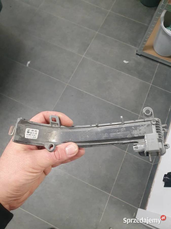 KIERUNKOWSKAZ LUSTERKA LEWY BMW 7280771 F20 F21 Rok produkcji 2014 Ostrów Mazowiecka sprzedam