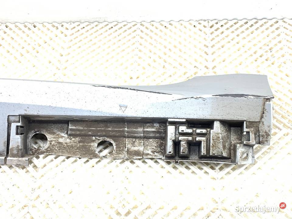 LISTWA PROGOWA PRAWY TOYOTA COROLLA E21 osobowe