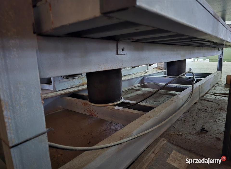 Prasa stół do klejenia płyt drewna pneumatyczna Korpele