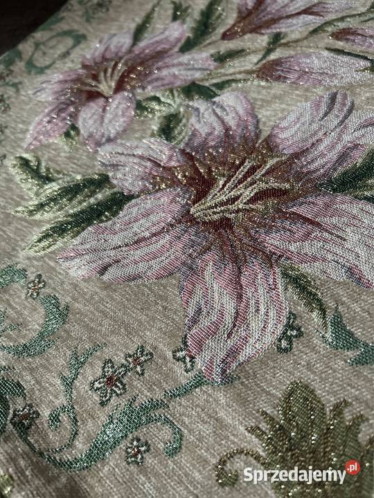 Poszewki gobelinowe zdobione złotą nitką Zabrze
