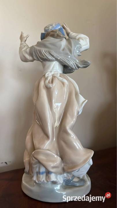 Figurka dziewczyny z kapeluszem Syg Zapfir Made sprzedam