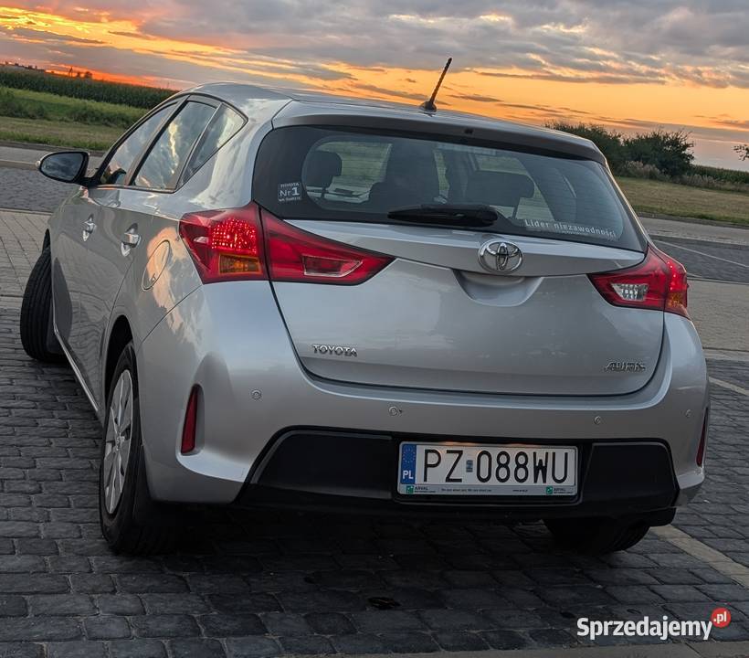 Toyota Auris II 133 VVTi 2014 r Salon Polska Gostyń