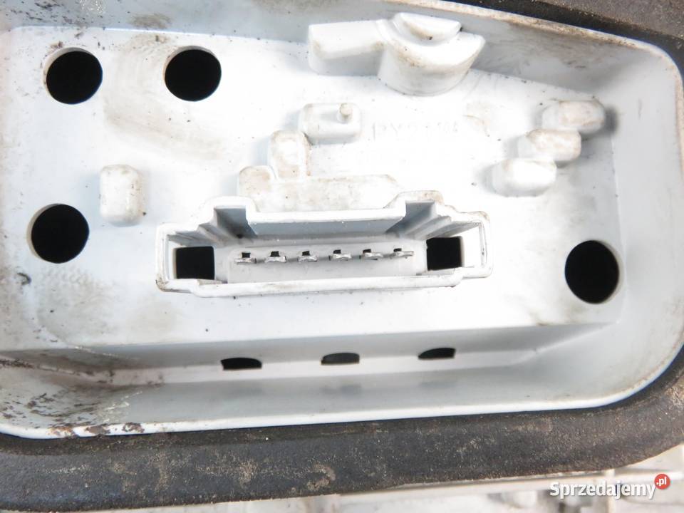 LAMPA PRAWA TYLNA VW POLO IV 9N 6Q6945096B