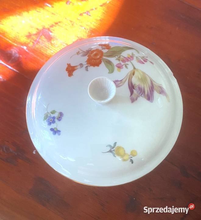 Bomboniera porcelanowa z ręczną florystyczną Warszawa