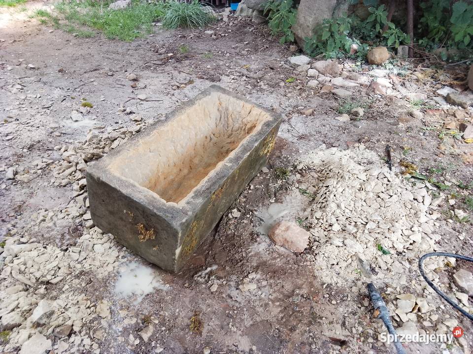 Donica koryto żłób zlew umywalka poidło fontanna