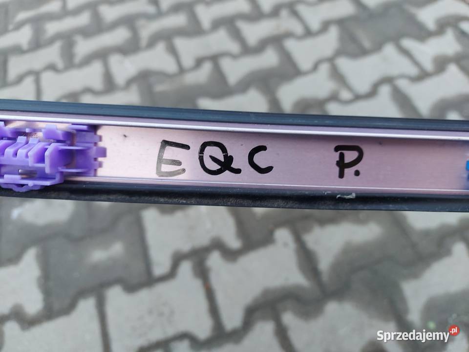 Mercedes EQC 400 W293 LISTWA DACHOWA PRAWA