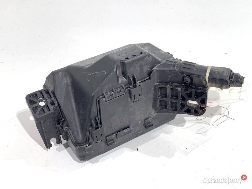 SKRZYNKA BEZPIECZNIKÓW TOYOTA YARIS III osobowe podkarpackie