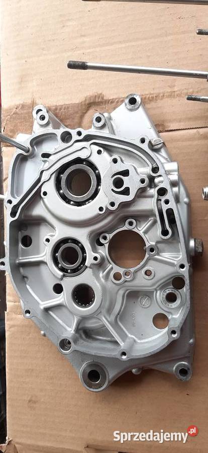 Suzuki GN 125 kartery połówki silnika