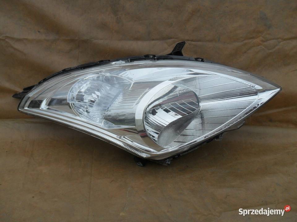 LAMPA PRAWY PRZÓD REFLEKTOR EU SUZUKI SWIFT V 5 osobowe Nowy Tomyśl