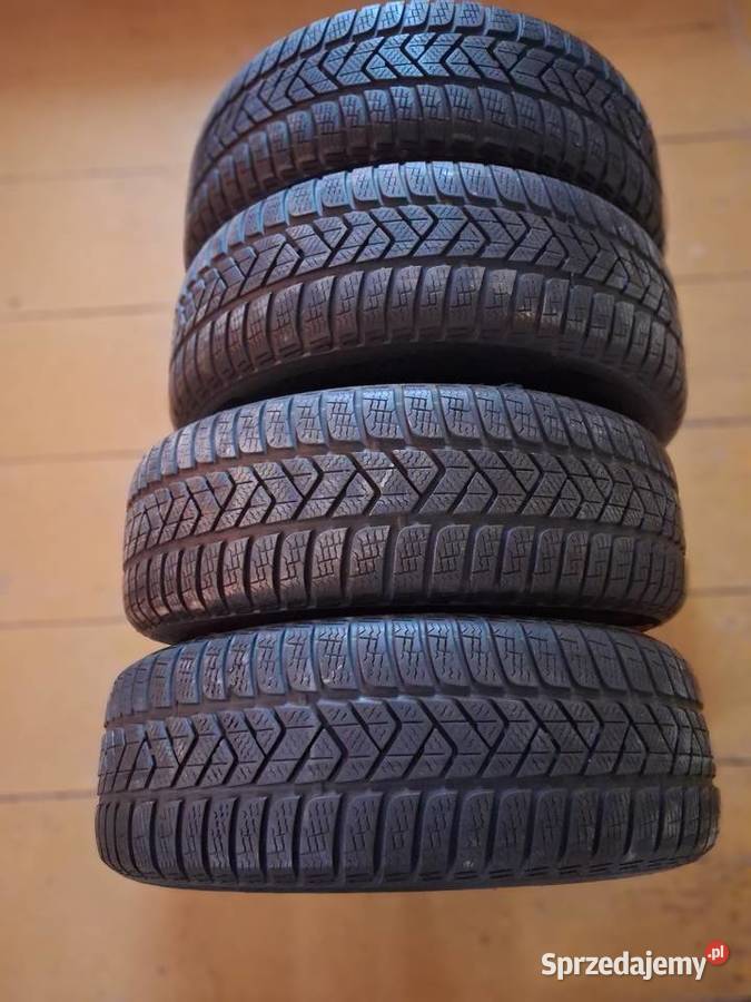 Opony zimowe Pirelli Sottozero 3 21560 R16
