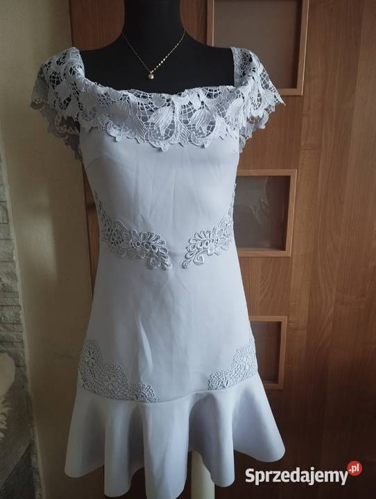 Elegancka sukienka liliowa lawendowa z gipiurą Puławy