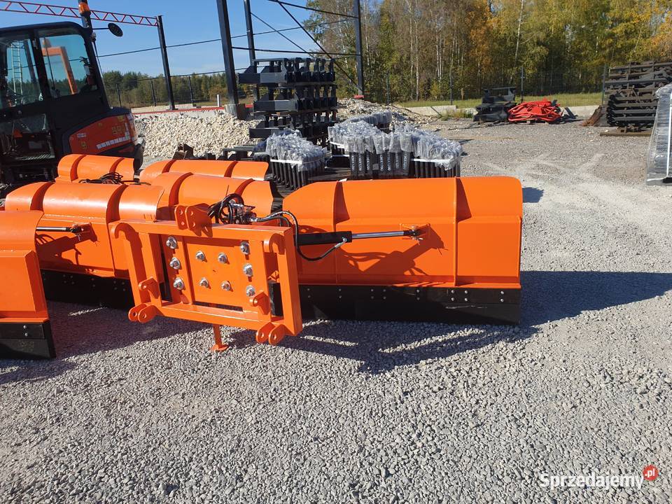 Duży mocny pług do tura tuza strzałka Metal nieuszkodzony