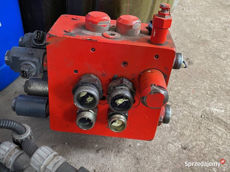 Rozdzielacz zawór hydrauliczny śmieciarki Wola Murowana