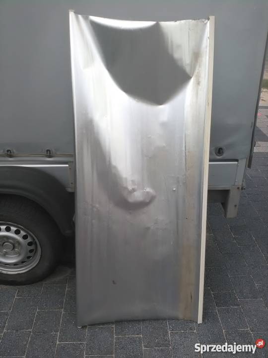 Uszkodzona roleta 150 do przyczepy kempingowej