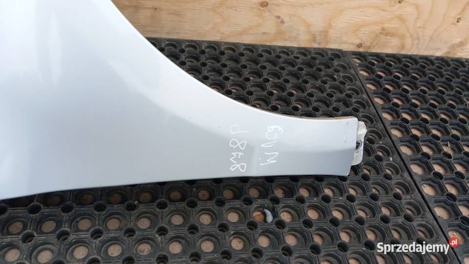 MERCEDES W169 LIFT BŁOTNIK PRZÓD PRAWY 761 Zbierkowo