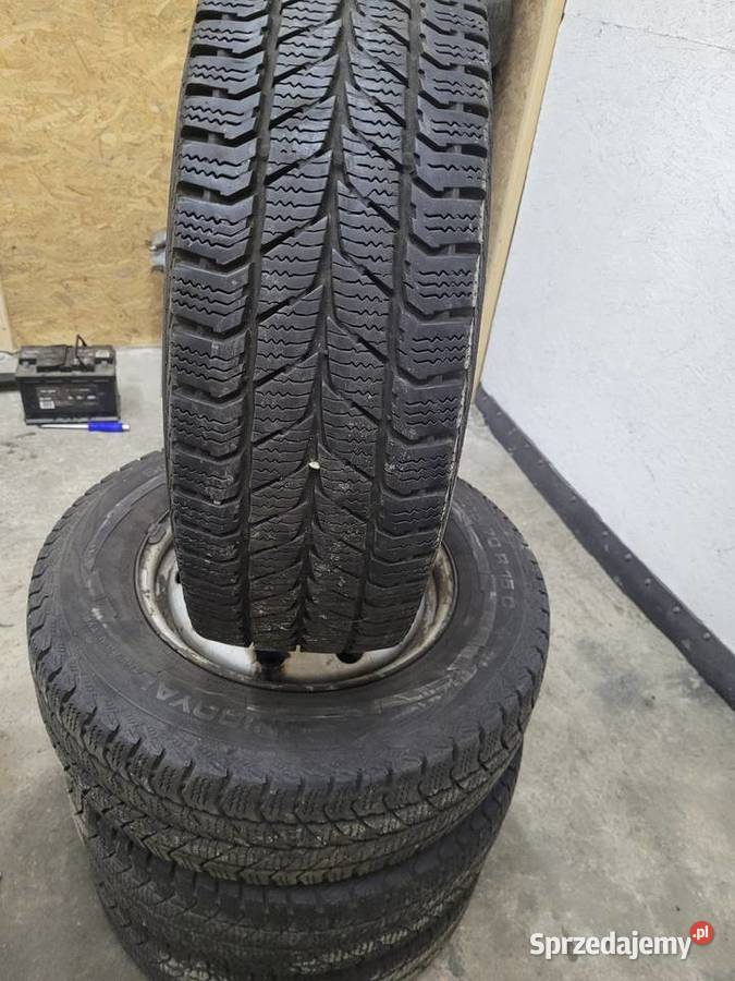 Opony zimowe Uniroyal 21570 r15C