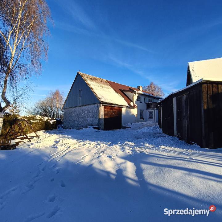 Pięknie położony dom z zabudowaniami Chromiec