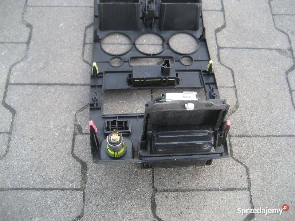 saab 900 9396r 20 panel środkowy kratka