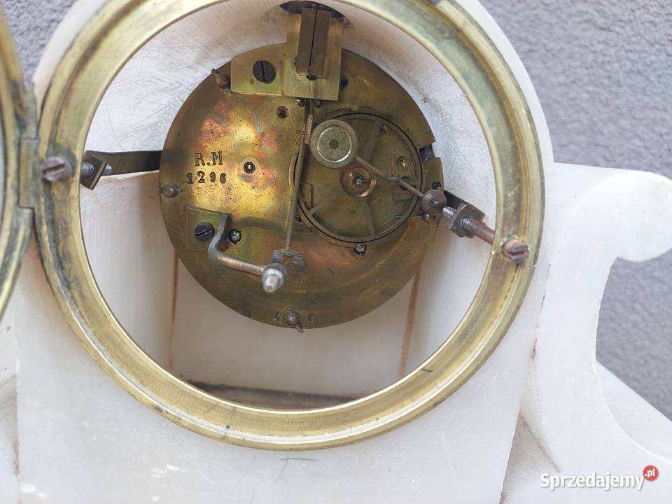 Stary mały zegar kominkowy Japy XIXw alabaster Antyki pomorskie Tczew