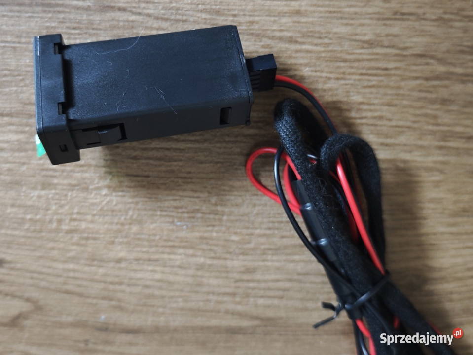 Ładowarka USB voltomierz TOYOTA Camry Land Białystok