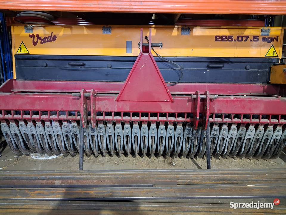 Siewnik do trawy VREDO podsiewu traw Siewniki i sadzarki podkarpackie Kolbuszowa sprzedam
