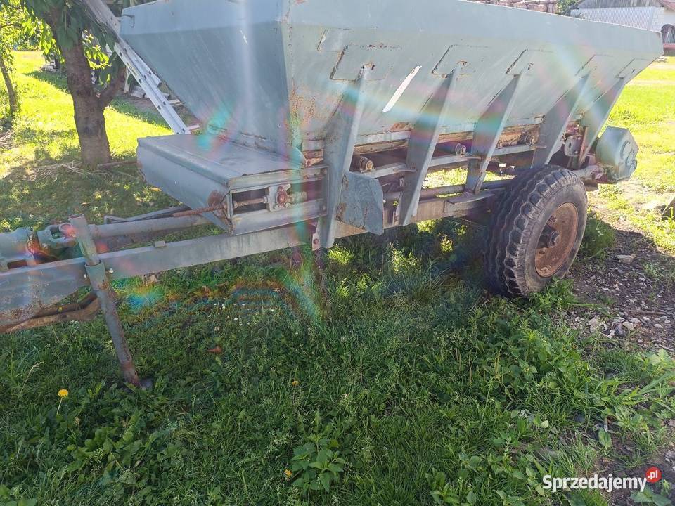 Rozsiewacz wapna nawozu rcw 3 Piast Tarnogród
