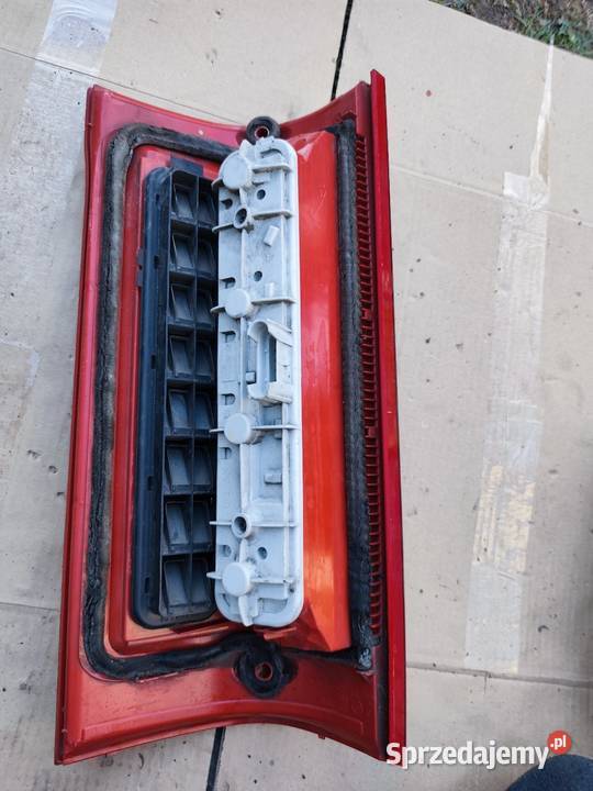Lampa prawy tył pasuje do różnych modeli aut sprzedam