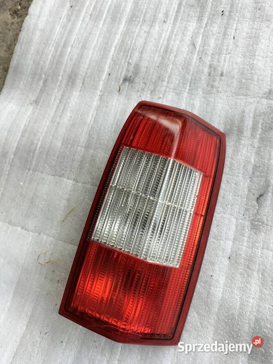 OMEGA B kombi Lampa tył prawa Kamień-Kolonia
